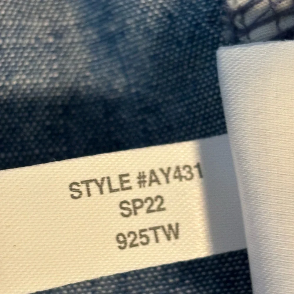 J. Crew 5”‎ Classic Chambray short Medium echo blue wash Size 10